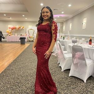 Elegant Burgundy Lace Evening Gown